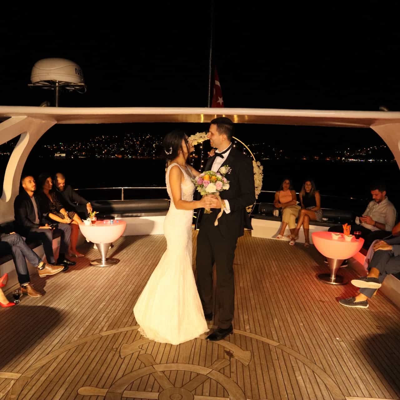 Teknede Düğün