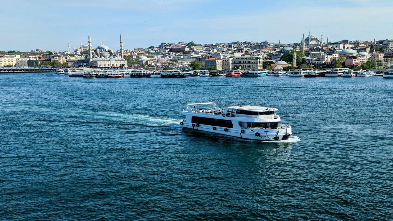 🧑‍🍳 Teknede Kahvaltı & Brunch Organizasyonu: Güne Boğaz’ın Ortasında Başlayın