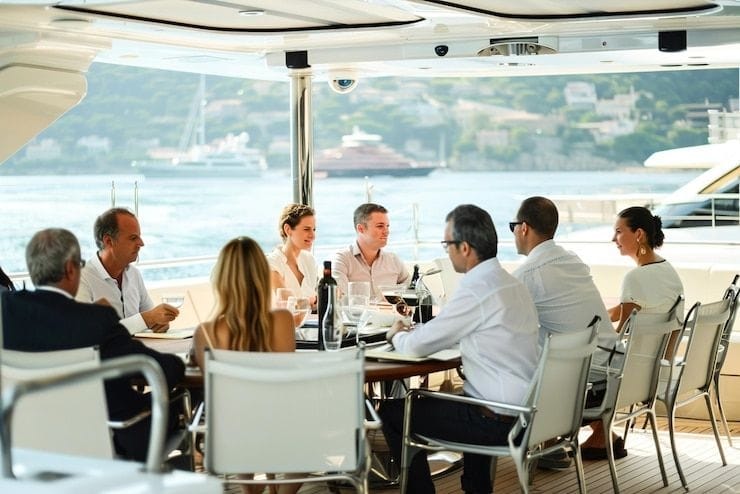 Teknede Bayi Toplantısı