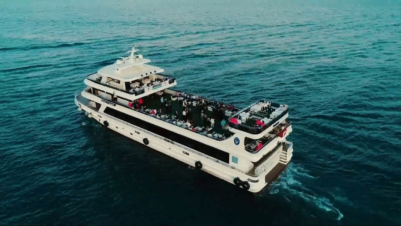 Teknede Şirket Yemeği