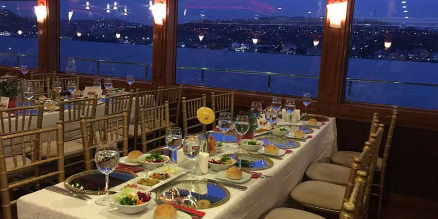 Kurumsal Kutlamalar İçin Alternatif Mekan: İstanbul’da Yatta Akşam Yemeği